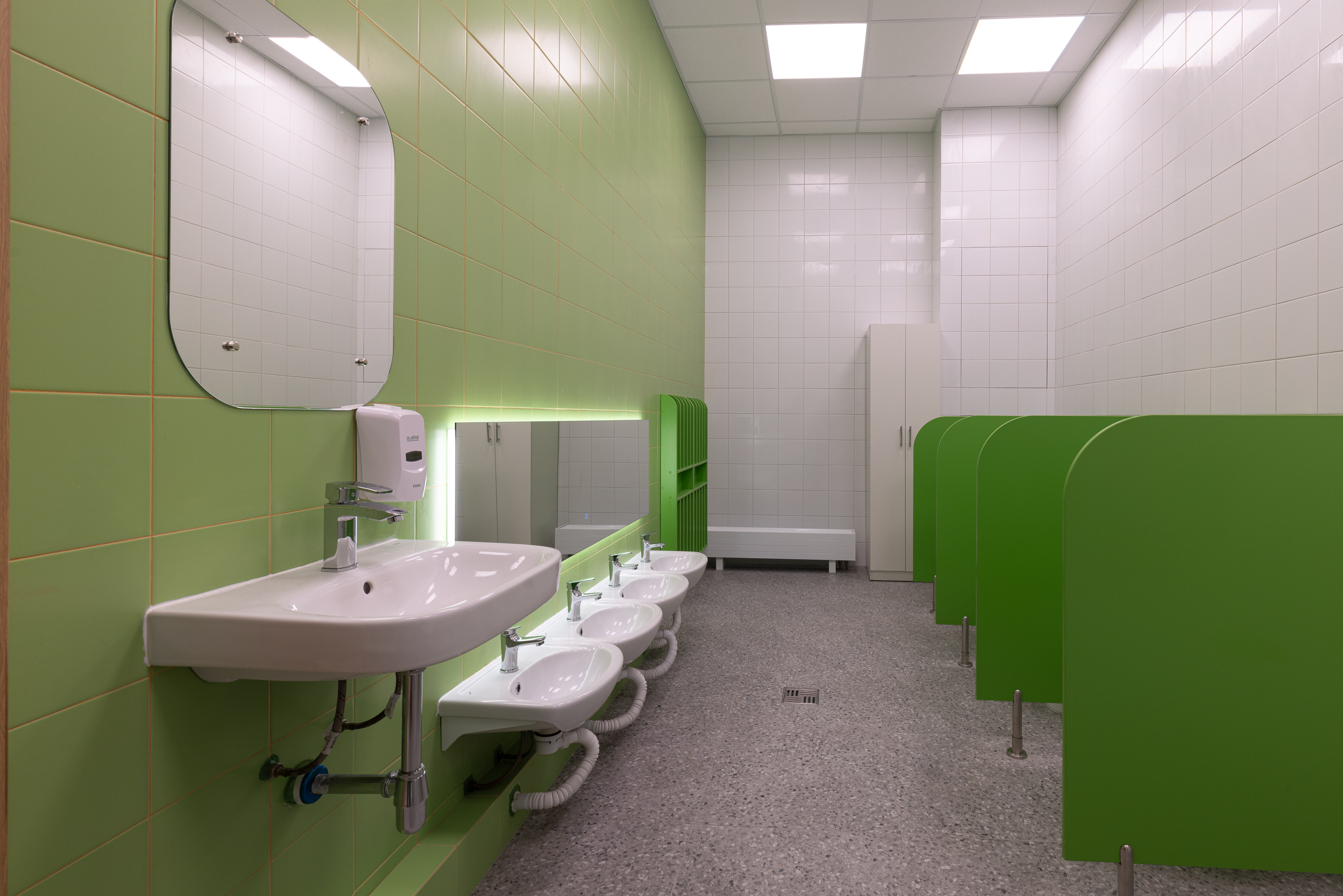 Санитарная комната - младшая группа